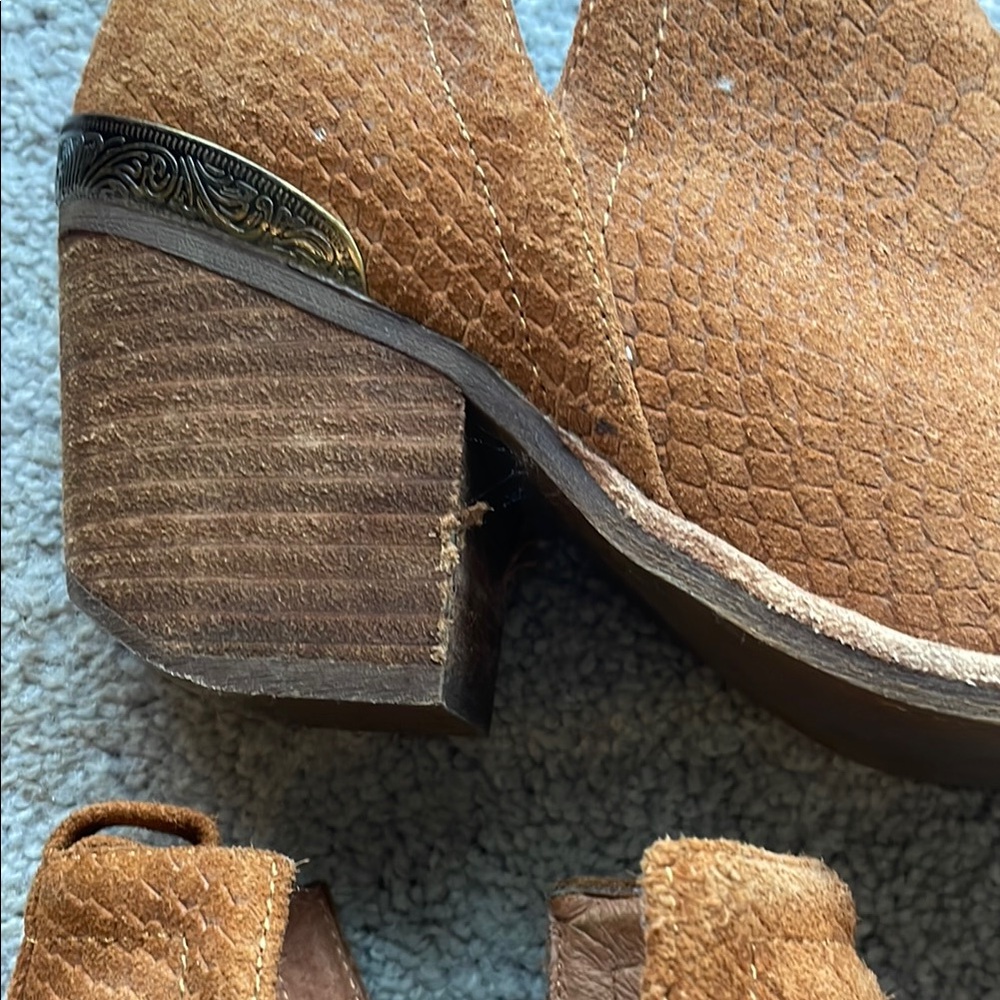 Jeffrey Campbell Brown Textured Women's Ankle Boots - Picture 8 of 11
